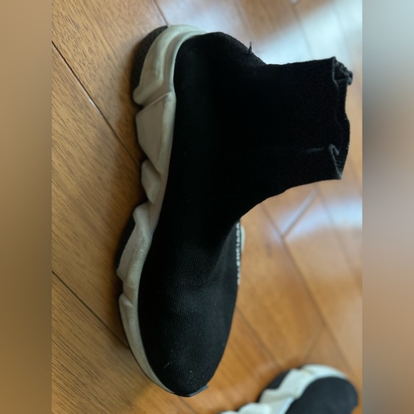 Balenciga Sneakers - Picture 5 of 8